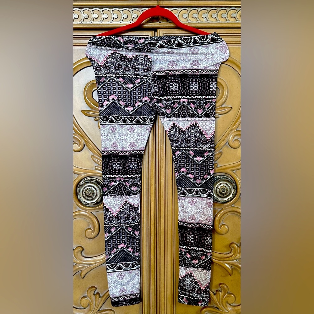 Leggings by Lulu Luv super soft size large great condition